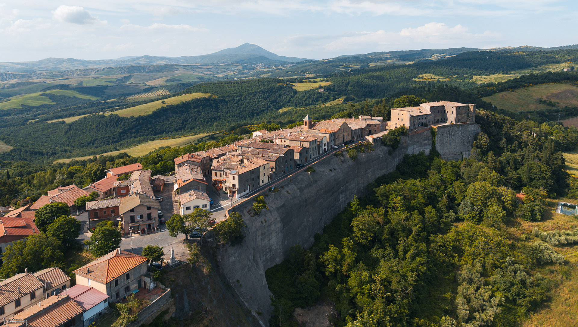 Paesaggio della Tuscia al tramonto